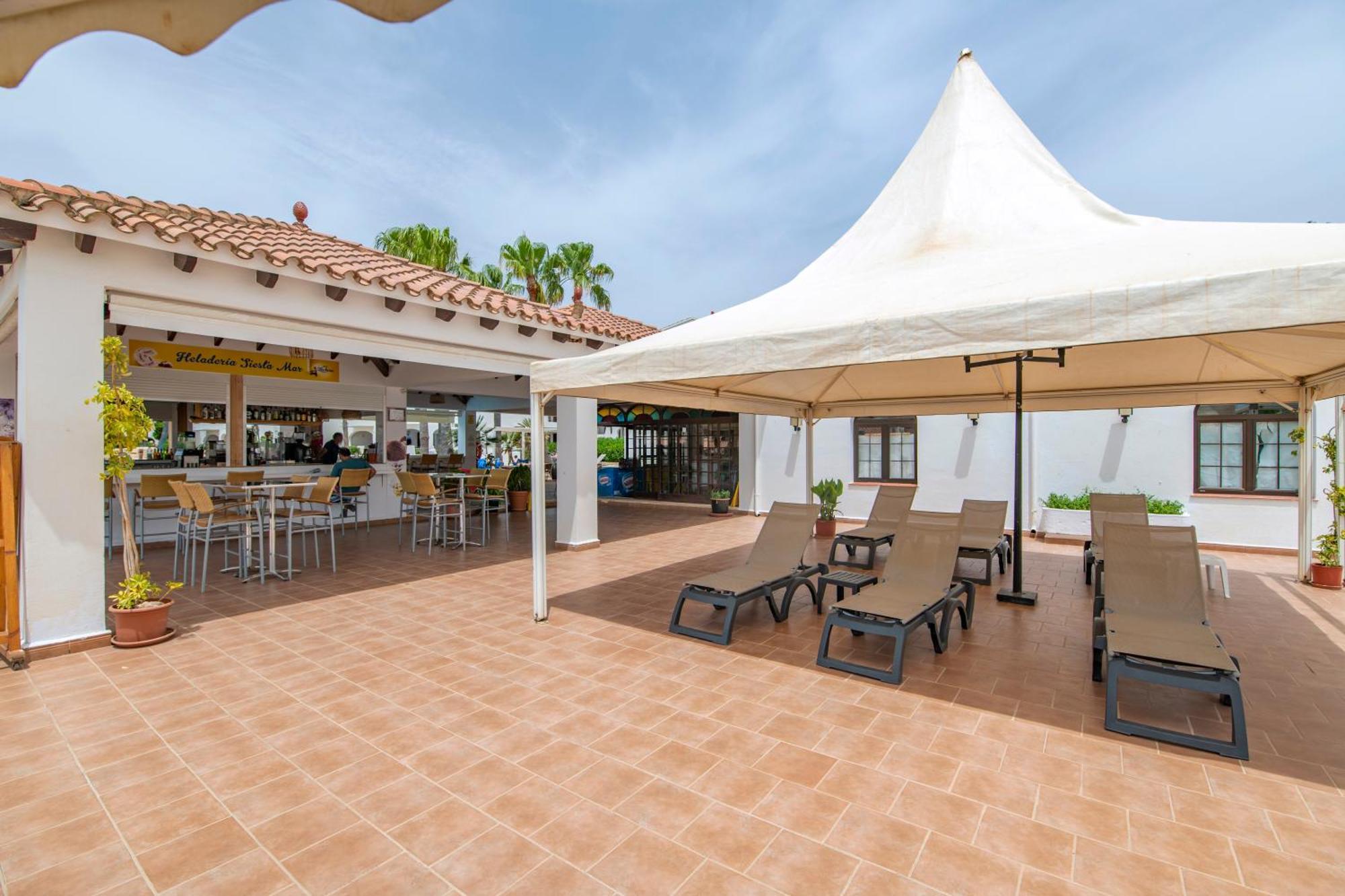 Siesta Mar One Bedroom Apartments Cala En Porter  Bagian luar foto